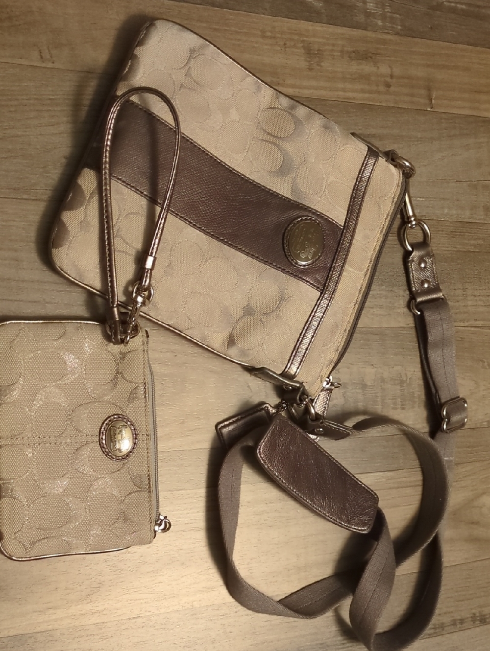 Coach Sutton Signature Pattern Crossbody Bag with Wristlet Gray Metallic